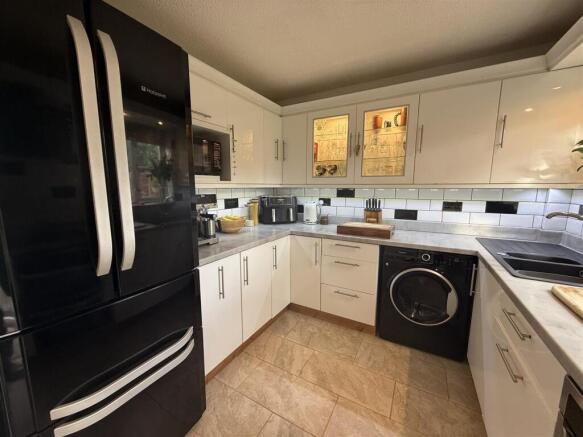 3 bed Semi-Detached for sale Image 4