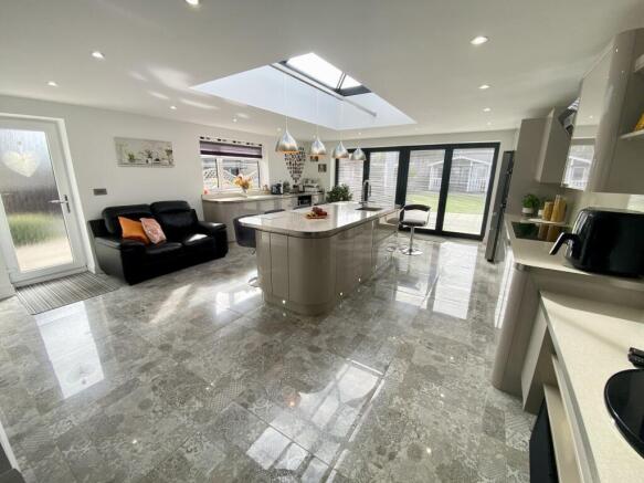 Kitchen/dining/living room