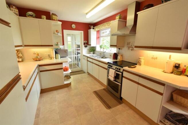 KITCHEN/BREAKFAST ROOM