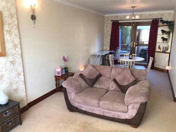 Lounge/Dining