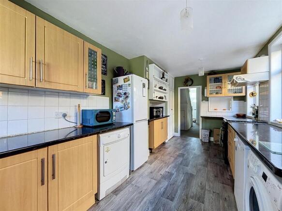 4 bed House for sale Image 7
