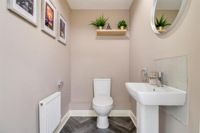 4 bed Detached for sale Image 7