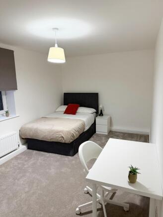 3 bed Flat to rent Image 6