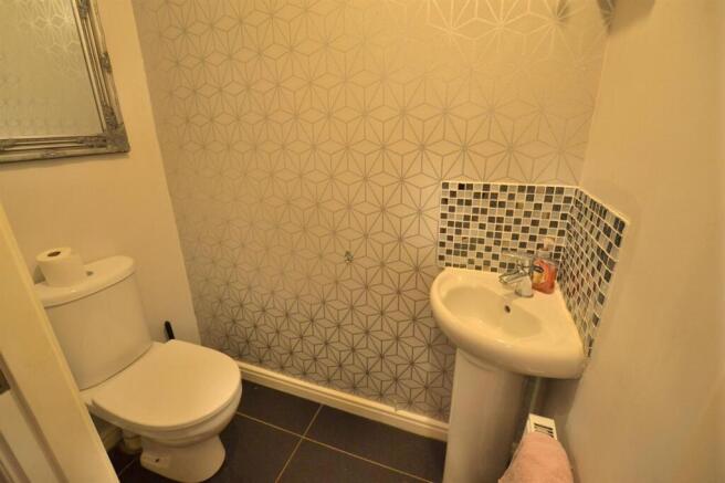 DOWNSTAIRS CLOAKROOM/WC