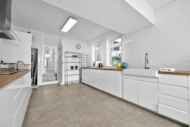 40_Bembridge_Cres...