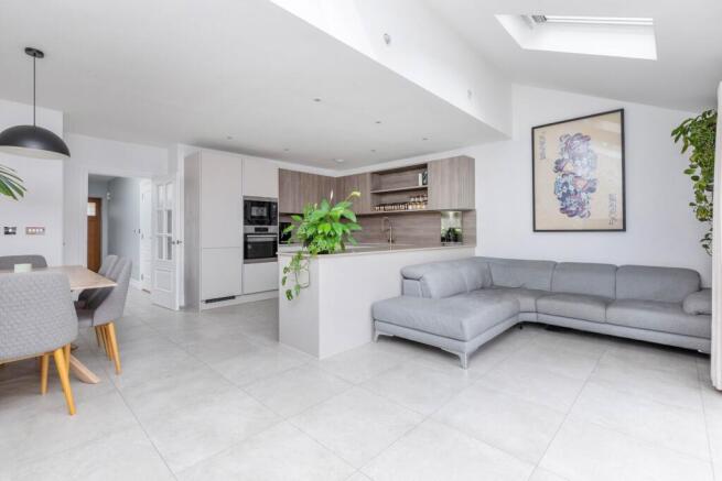 Howard Place, Horsham, RH12 photo 4