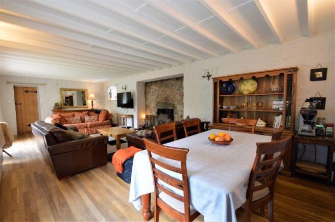 LOUNGE/DINING ROOM