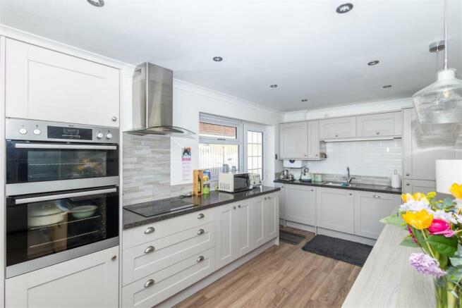 Lounge/Dining Kitchen