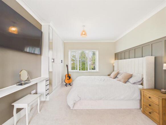 4 bed Semi-Detached for sale Image 11