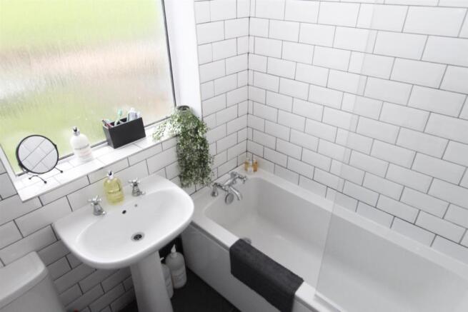 Bathroom 2.jpeg