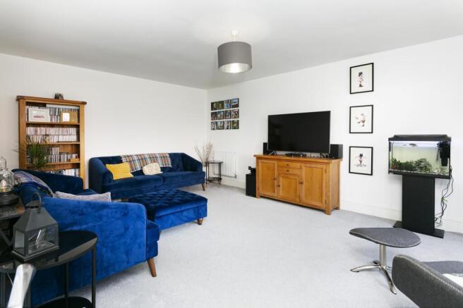 5 bed Detached for sale Image 8