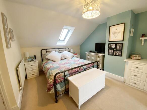 Bedroom 1 pic 1.jpg