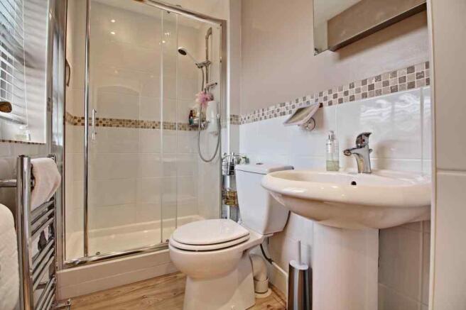 Ensuite to Bed 1