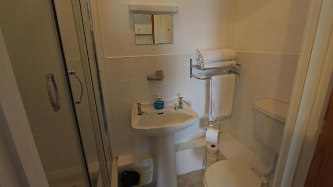 En suite shower - do