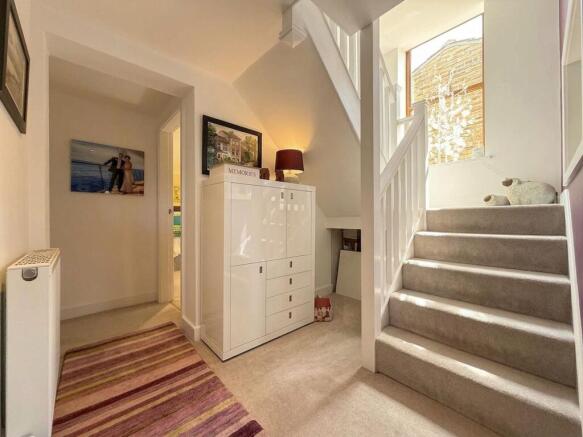 6 bed Detached for sale Image 9