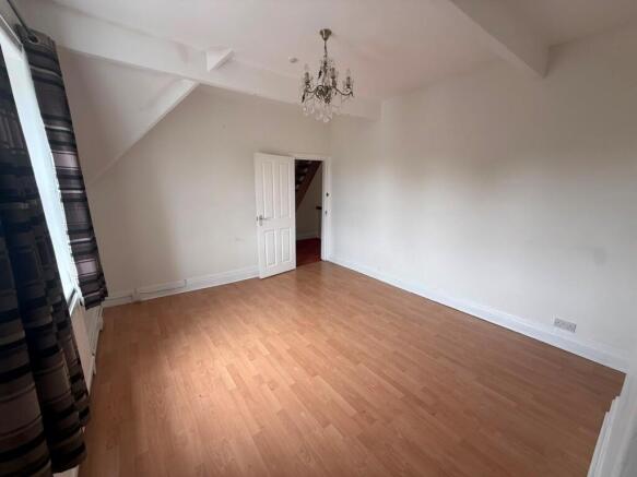 6 bed House to rent Image 12
