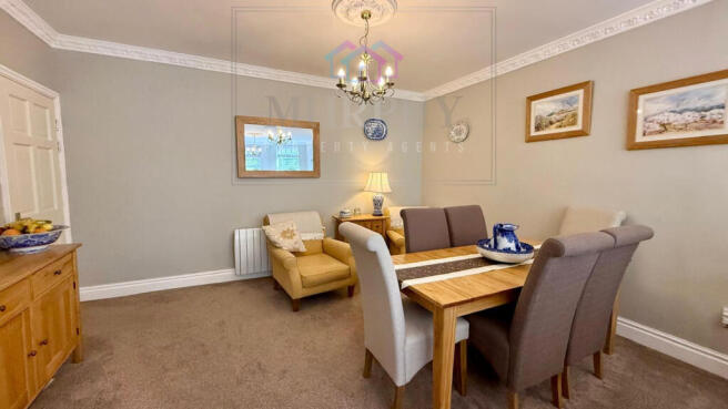 3 bed Flat for sale Image 12