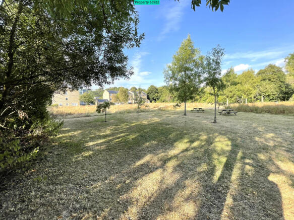 2 bed Apartment for sale Image 12