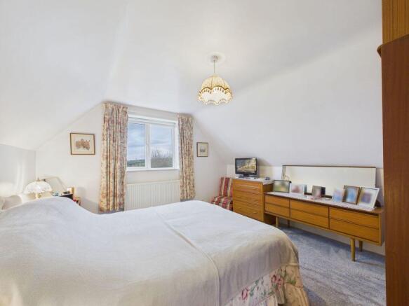 4 bed Detached for sale Image 6