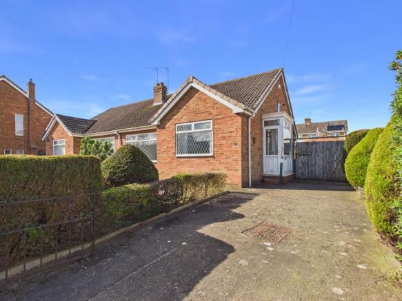 2 bed Semi-Detached Bungalow for sale Image 10