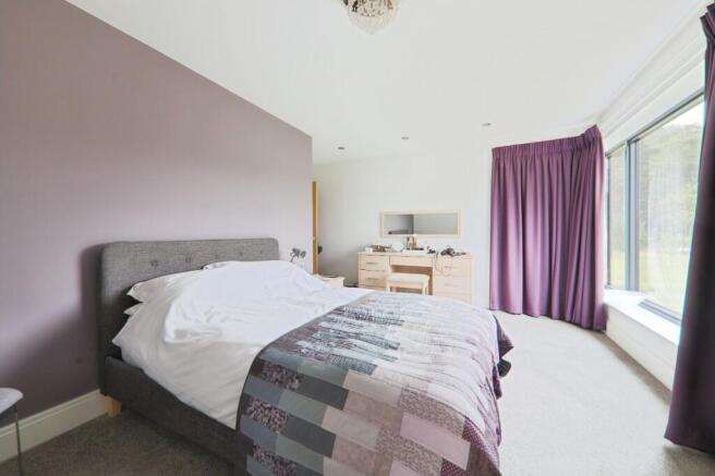 4 bed Detached for sale Image 12
