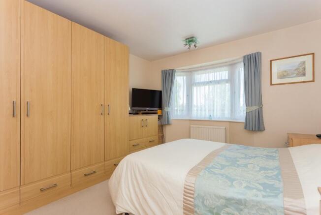 8 Chapmans Crescent-2 - 800px.jpg
