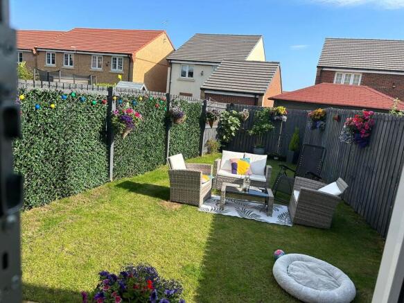 3 bed Semi-Detached to rent Image 4