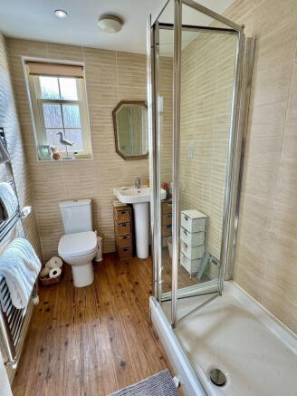 4 bed Detached for sale Image 11