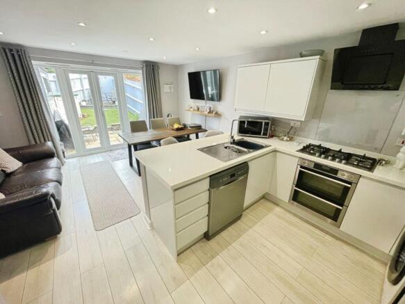 Longacres, Bridgend, CF31 photo 4