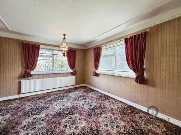 4 bed Bungalow for sale Image 8