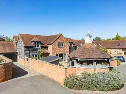 Pearce Courtyard, Oakley, Aylesbury, Buckinghamshire, HP18