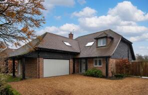 The Oaks, Micklepage, Nuthurst Street, Horsham RH13 6RG