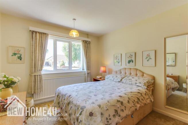 MASTER BEDROOM: