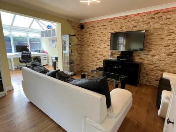 LOUNGE/DINING ROOM