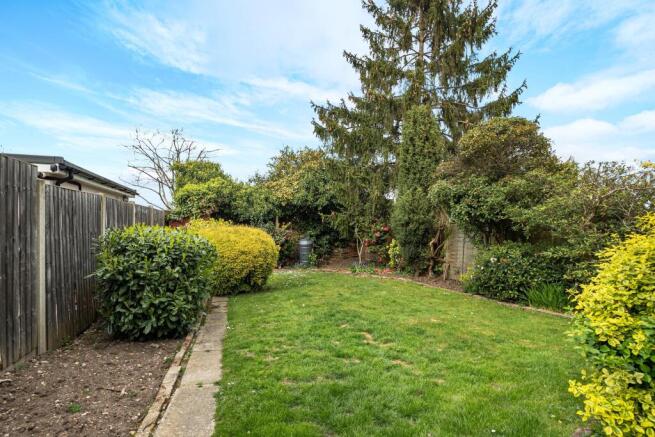 Haslemere Avenue, East Barnet, Barnet, Greater London, EN4 photo 3
