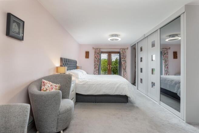 4 bed Detached for sale Image 8