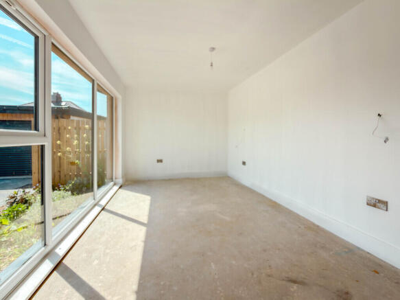 5 bed Detached for sale Image 10