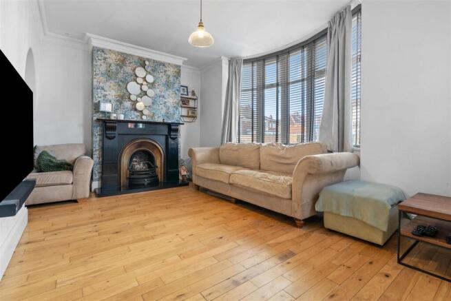 4 bed Semi-Detached for sale Image 6