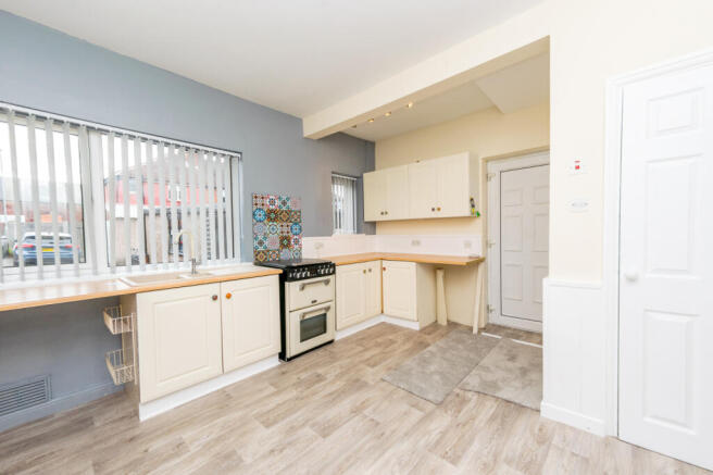 3 bed Semi-Detached to rent Image 4