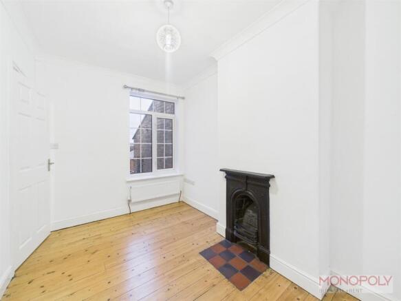 CAM01943G0-PR0586-STILL014.jpg