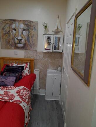 Studio to rent Image 5