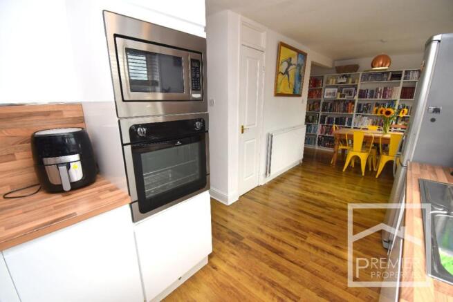 Kitchen/Dining Area