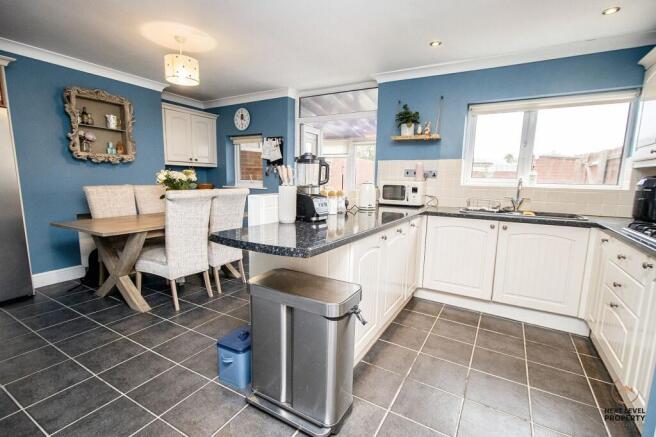 Kitchen & Dining Area