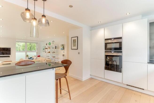 2 bed Apartment for sale Image 5