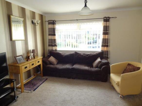 LOUNGE/DINING ROOM