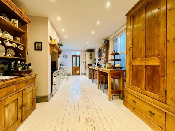 Fitted Kitchen 1.jpeg