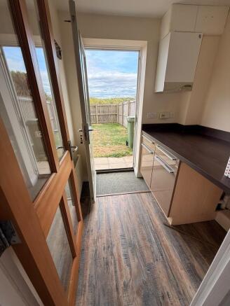 3 bed Semi-Detached to rent Image 12