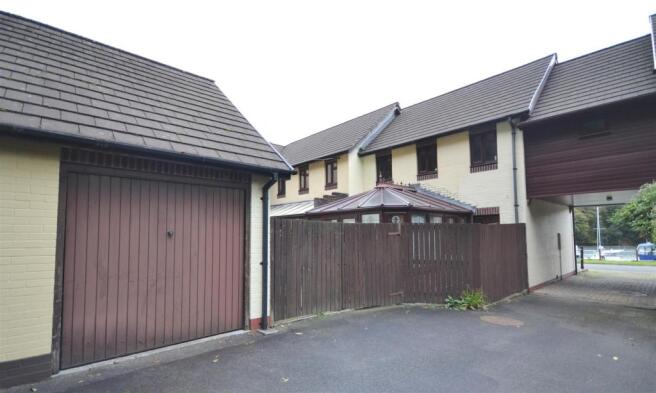 15 garage.jpg