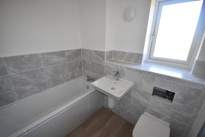4 bed Detached for sale Image 9