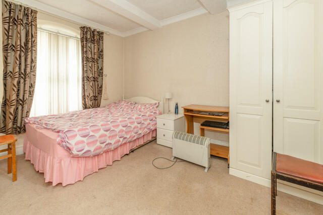 3 bed Apartment for sale Image 8